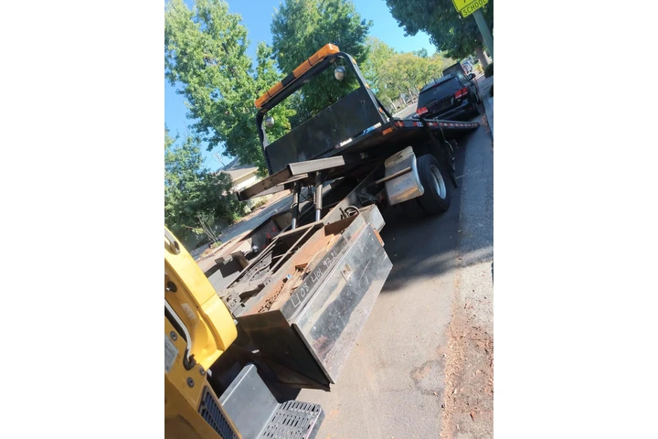 Castillo Towing image 5