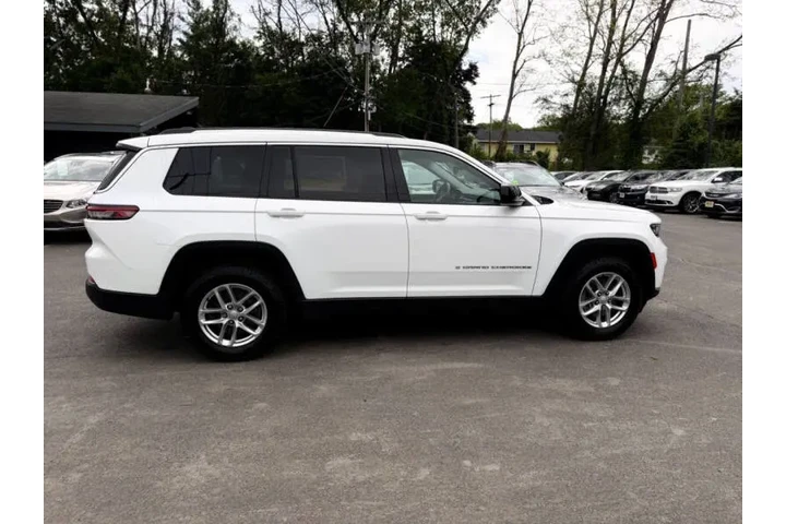 $23995 : 2021 Grand Cherokee L Laredo image 8