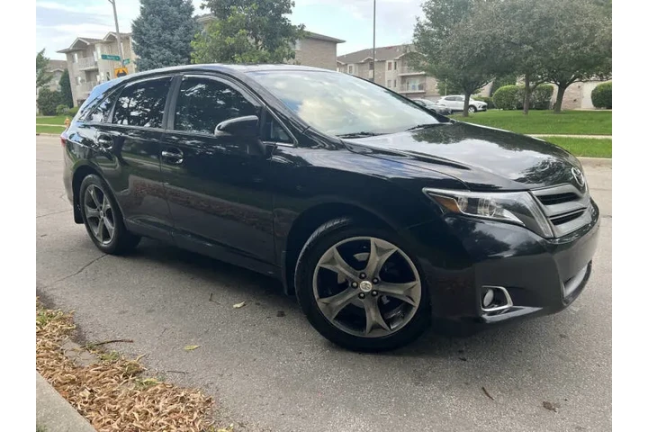 $12997 : 2013 Venza Limited image 9