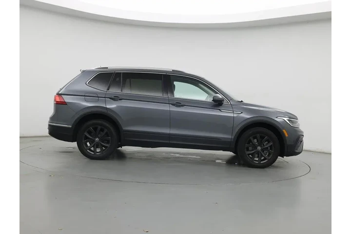 $27998 : Volkswagen Tiguan 2024 SE 4d image 7