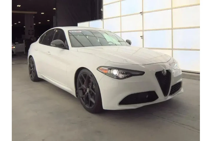 $18990 : Alfa Romeo Giulia 2020 Base image 4