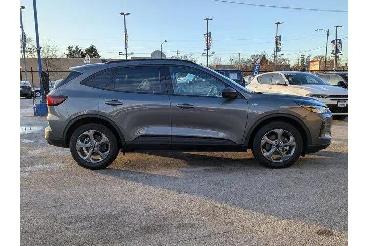 $23333 : Ford Escape 2025 ST-Line 4dr image 3