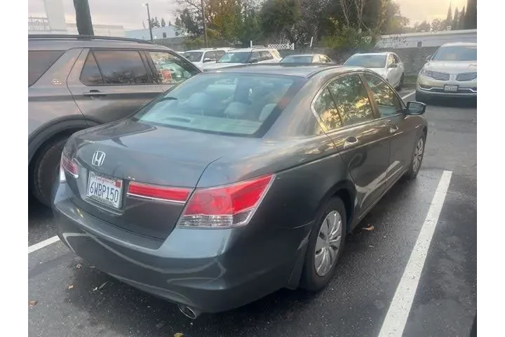 $11175 : Honda Accord 2012 LX 4dr Sed image 4