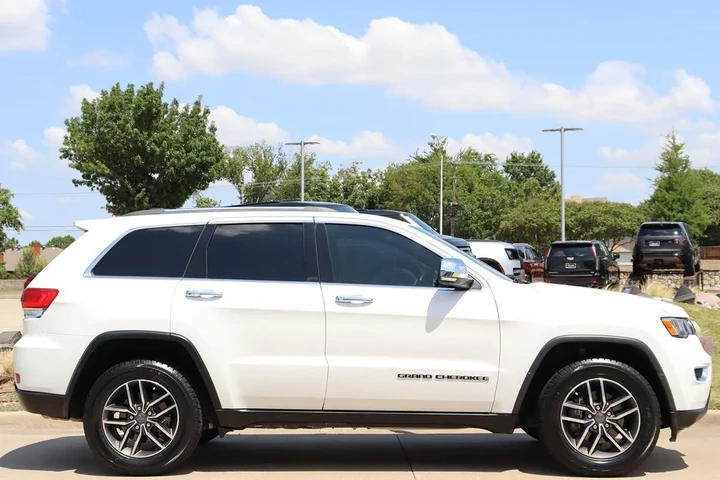$17877 : 2019 Grand Cherokee Limited image 8