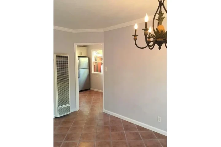 $800 : Cerca de tiendas Santa Clara image 9