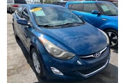 2013 Elantra en Lexington