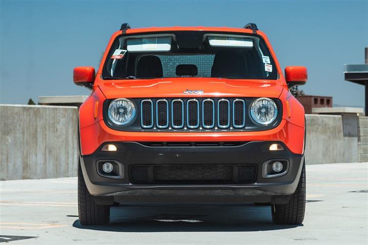 2018 Renegade Latitude image 3