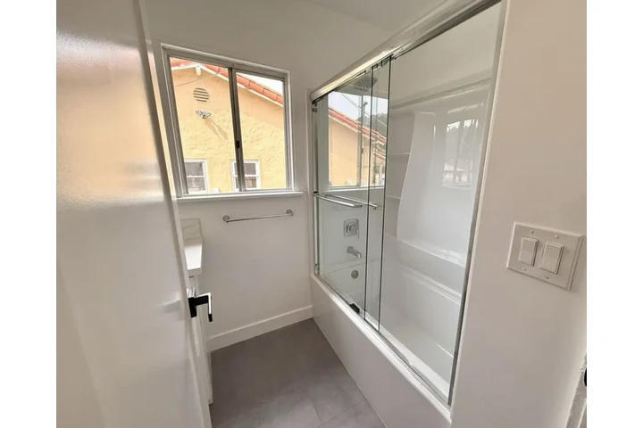 $2450 : 3Bed/2Bath House In Lynwood image 10