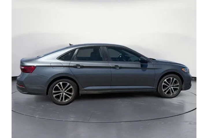 $21158 : Volkswagen Jetta 2024 Sport image 6