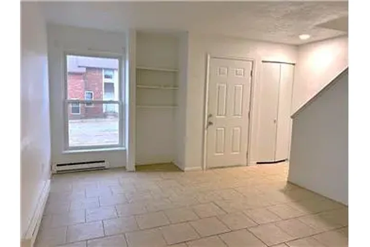 $550 : Rental property with 2 bedro image 6