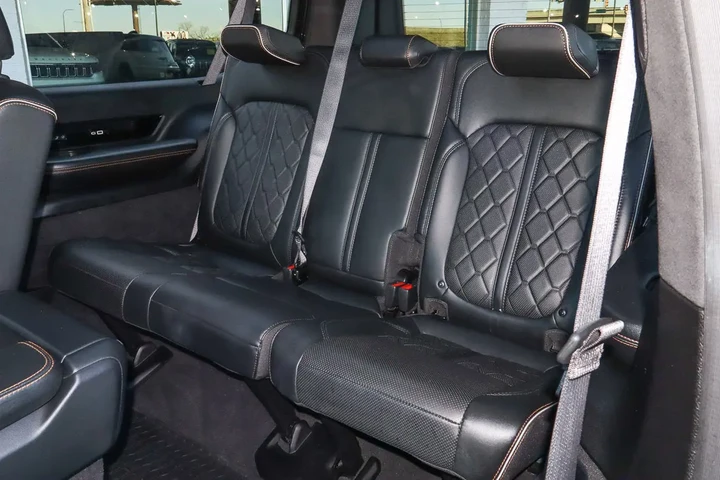 $64988 : 2024 Grand Wagoneer L Series image 10