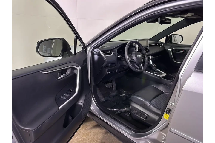 $30299 : Silver Certified 2020 RAV4 Hy image 2