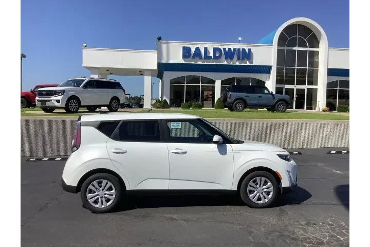 $21950 : Kia Soul 2024 LX 4dr Crossov image 8