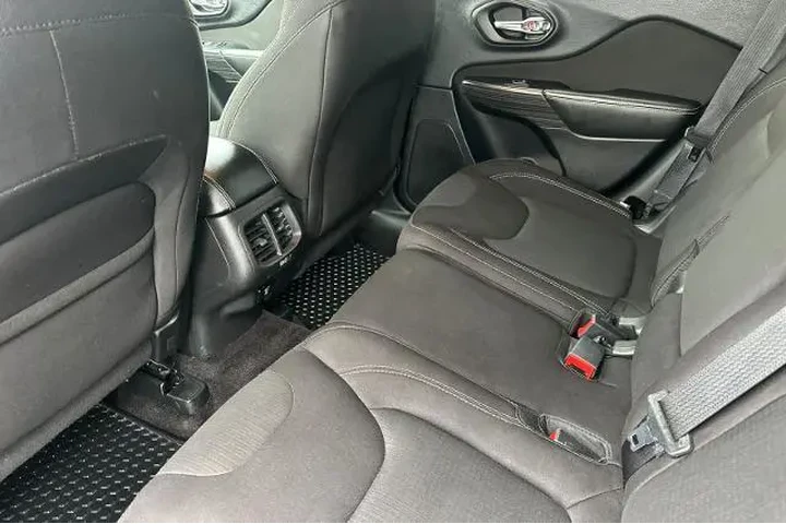 $8995 : Jeep Cherokee 2017 4x4 Latit image 4