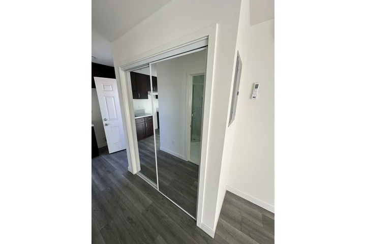 $1500 : Estudio Remodelado con Parking image 6