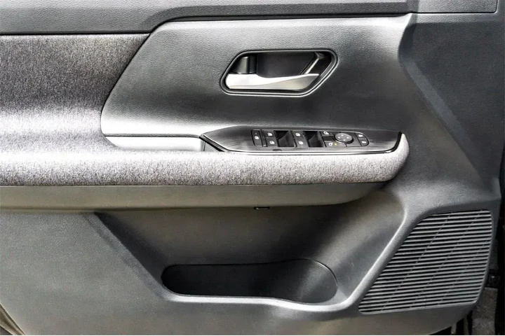 $24599 : Nissan Kicks 2025 SV 4dr Cro image 10