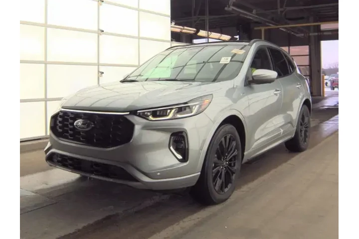 $25399 : Ford Escape 2023 AWD ST-Line image 2
