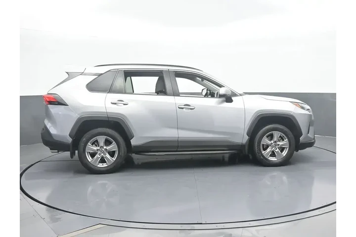 $27800 : Toyota RAV4 2023 XLE 4dr SUV image 7