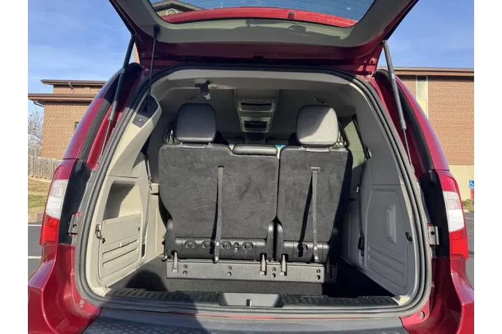 $6500 : 2014 Town and Country Touring image 8