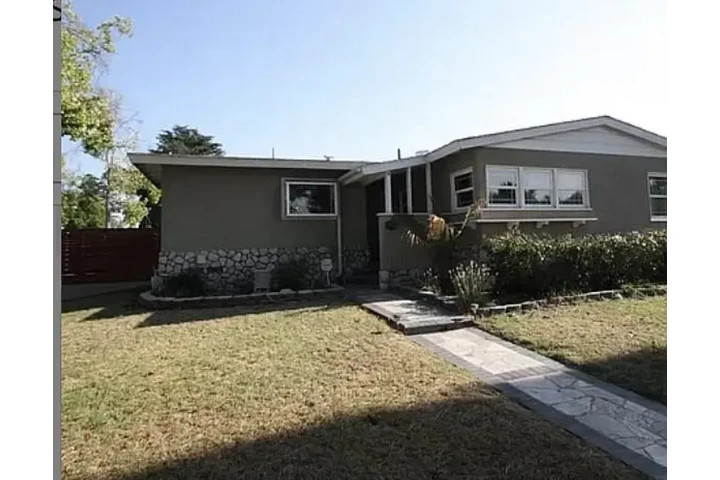 $2100 : Hermosa casa🏠en Long Bea CA🏠 image 1