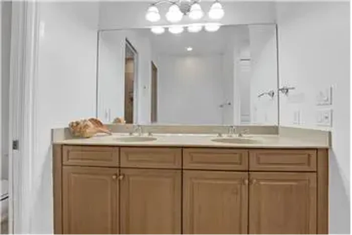 $5300 : Rental property with 3 bedro image 9