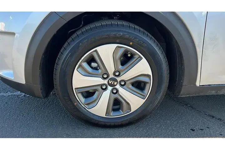 $15984 : Kia Niro 2018 FE 4dr Crossov image 10