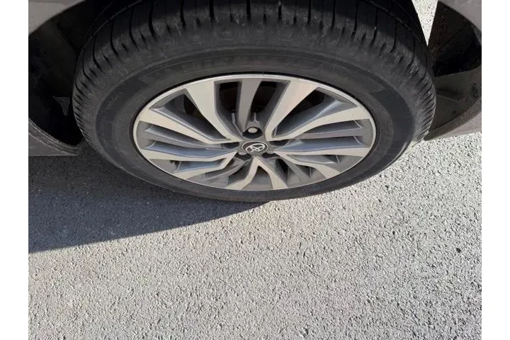 $11500 : Toyota Corolla 2018 XLE 4dr image 6