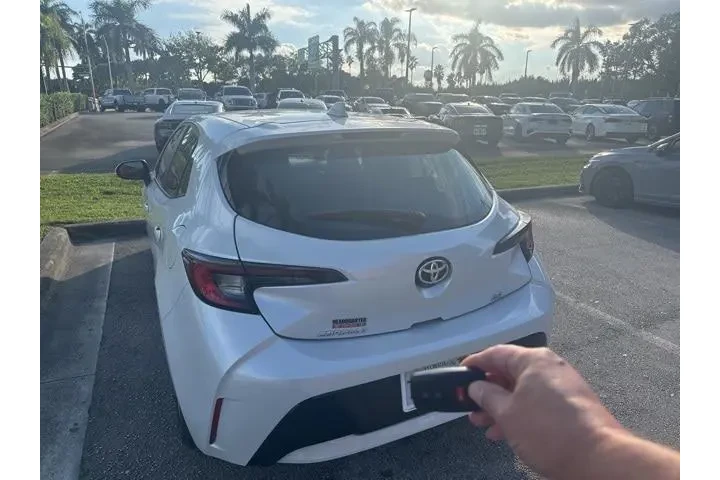 $22500 : Toyota Corolla Hatchback 202 image 5