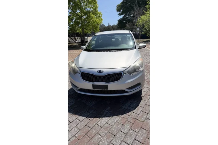 $4500 : 2016 Forte LX image 1