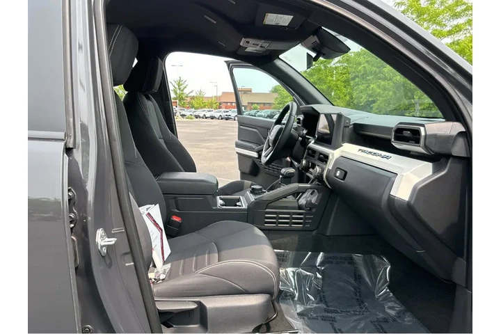 $42997 : Gold Certified2024 Tacoma TRD image 5