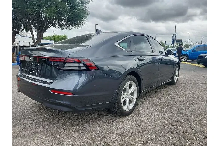 $28395 : Honda Accord 2024 LX 4dr Sed image 3