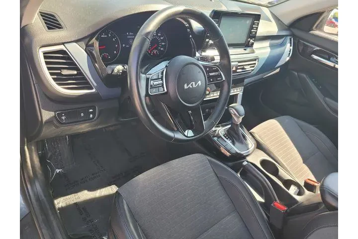 $19994 : Kia Seltos 2023 S 4dr SUV image 9