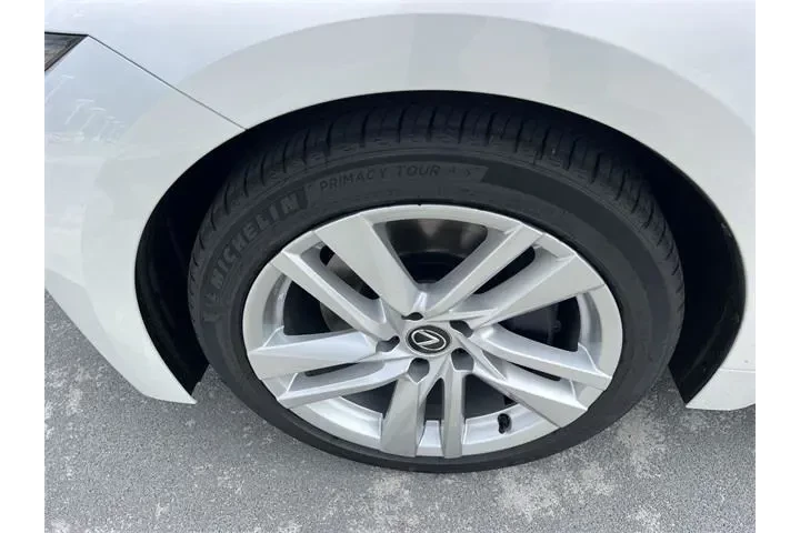 $37998 : Lexus IS 300 2024 4dr Sedan image 10