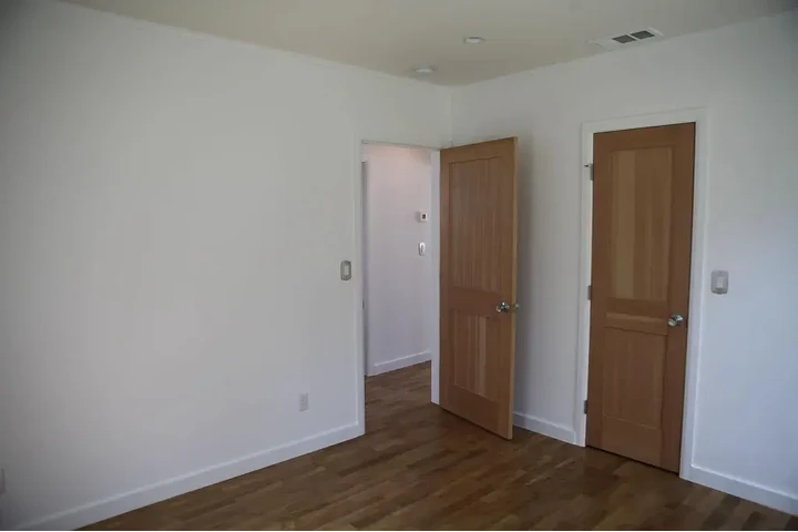 $900 : Casa Decente. image 3