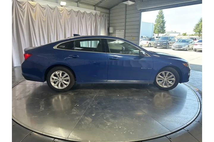 $16799 : Chevrolet Malibu 2023 LT 4dr image 3