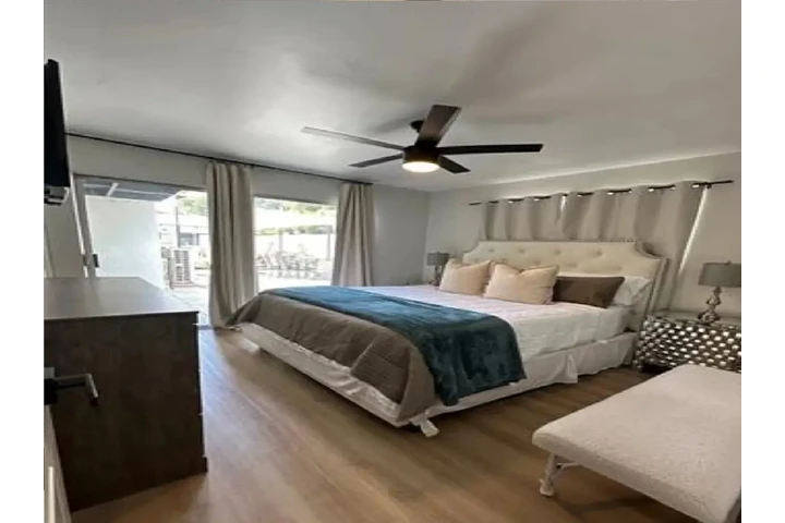 $950 : Beautiful completely remodeled image 5