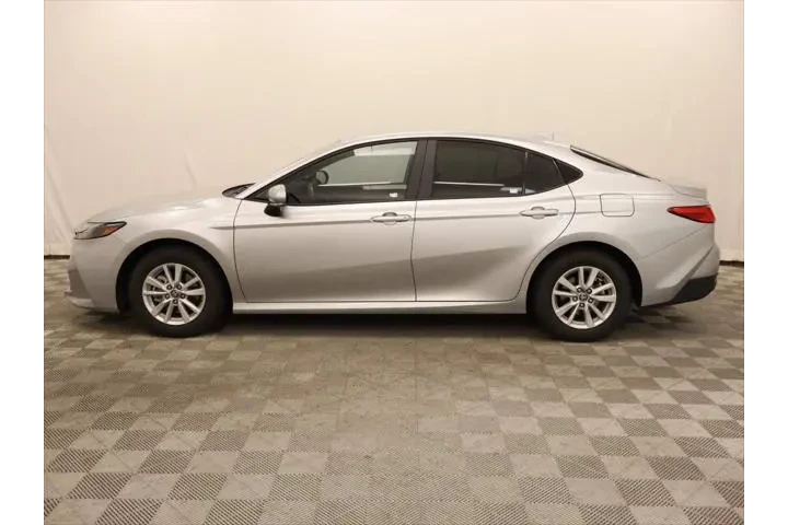 $27597 : Toyota Camry 2025 AWD LE 4dr image 2
