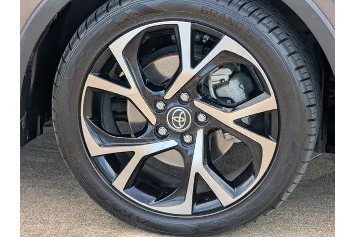 $17243 : Toyota C-HR 2019 XLE 4dr Cro image 9