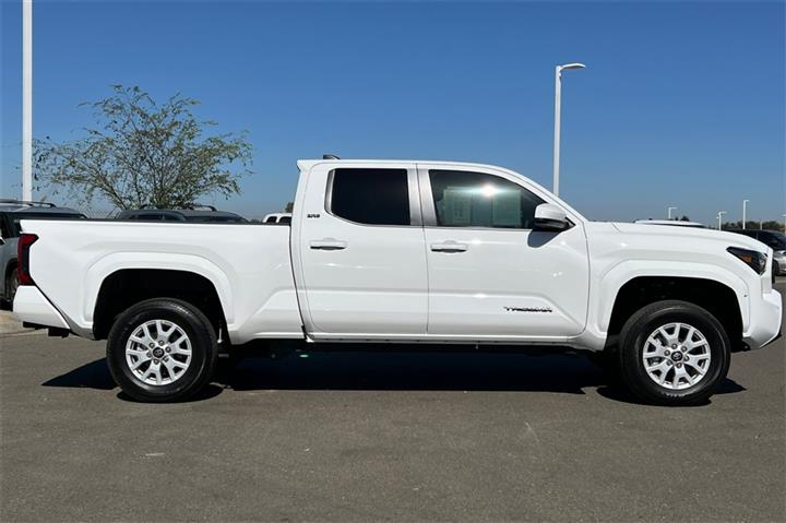 $36300 : Tacoma SR5 image 3