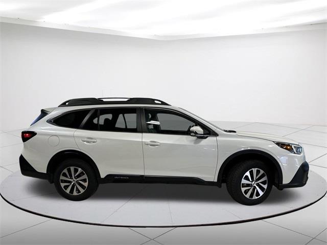 $23164 : Pre-Owned 2022 Outback Premium image 2