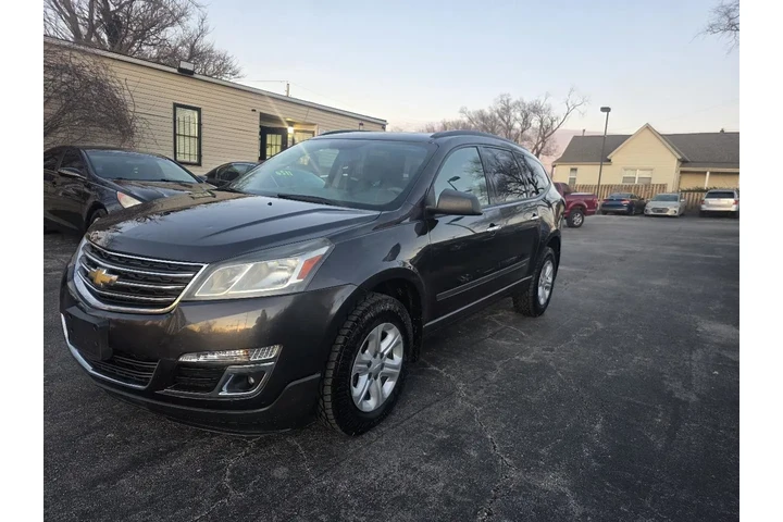 $5900 : 2017 Traverse LS FWD w/PDC image 7
