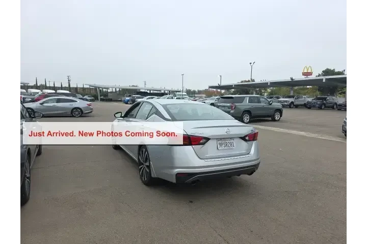 $17300 : Nissan Altima 2022 2.5 SR 4d image 4