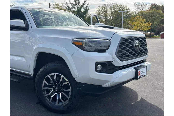 $41989 : Gold Certified2023 Tacoma TRD image 7