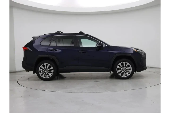 $32998 : Toyota RAV4 2023 AWD XLE Pre image 7