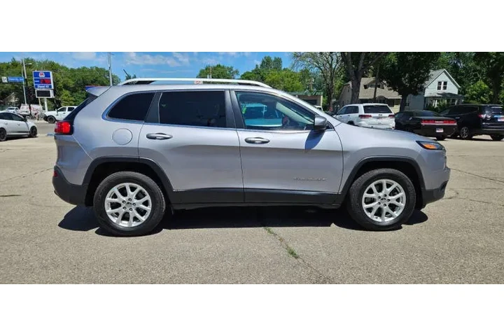 $17490 : 2018 Cherokee Latitude image 5