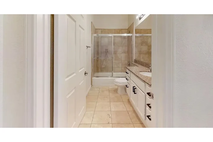 $2350 : Nice 3 bedroom apartment image 9