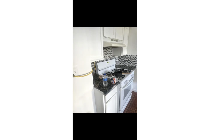 $1100 : Cuarto disponible ya image 8