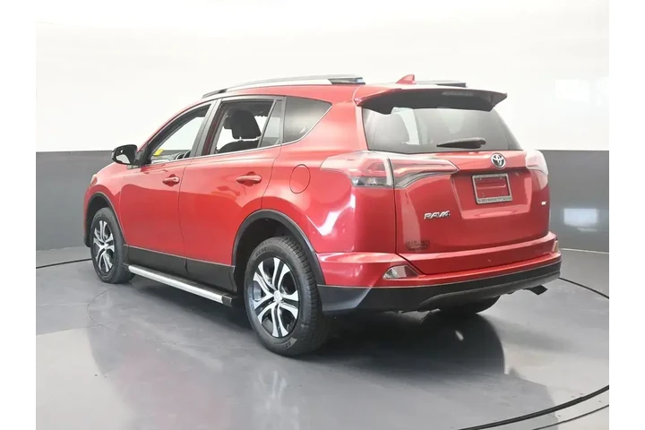 $17300 : Toyota RAV4 2017 LE 4dr SUV image 4