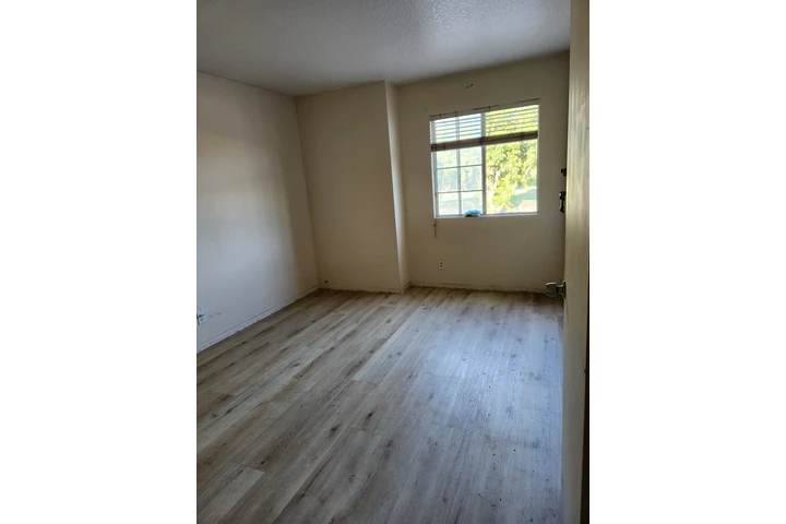 $625 : Cuarto de Renta en Chino image 6