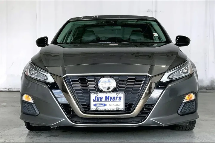 $17492 : Nissan Altima 2021 2.5 SR 4d image 2